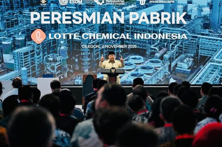 Prabowo Resmikan Pabrik Petrokimia Rp62,4 Triliun Milik Lotte Chemical di Banten