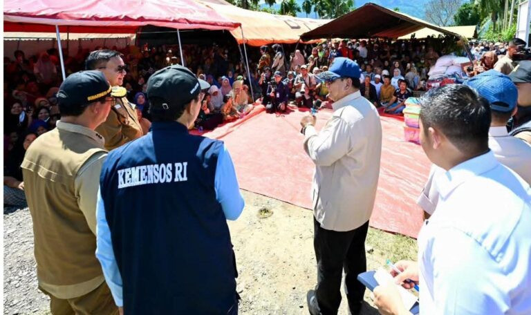 Aceh Tenggara Bergejolak, Presiden Prabowo Datangi Korban Banjir, Janjikan Bantuan Kilat!