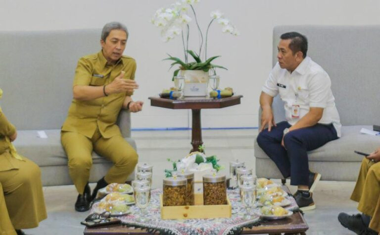 Bupati Karawang Temui Dedie Rachim Bahas Penataan Kabel Udara Bogor