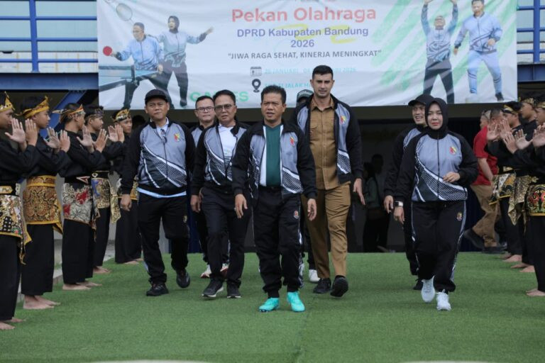Kompak! Tanpa APBD, Bupati Bandung dan DPRD Adu Skill di Lapangan