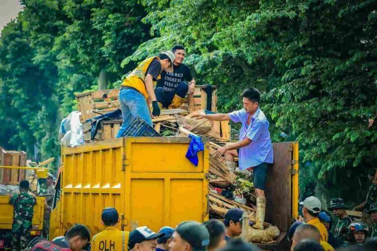 Operasi Besar Jenal Mutaqin dan TNI-Polri Babat Habis PKL Liar & Kabel Ilegal di Jalan MA Salmun