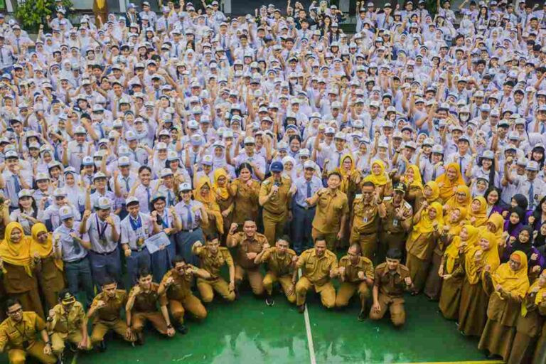 Dedie Rachim Warning Pelajar Kota Bogor: Judi Online Itu Kebodohan, Bullying Bisa Dipidana!