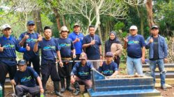 PMY NET Gelar Aksi Bersih-Bersih Makam di Desa Jati, Wujud Kepedulian Lingkungan dan Sosial