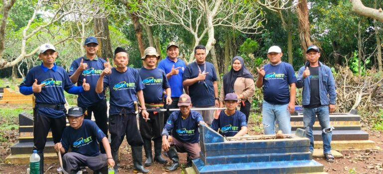 PMY NET Gelar Aksi Bersih-Bersih Makam di Desa Jati, Wujud Kepedulian Lingkungan dan Sosial