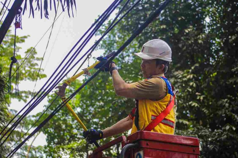 “Kabel Semrawut”: Dedie Rachim Targetkan 32 KM Utilitas Udara Bersih Tahun Ini