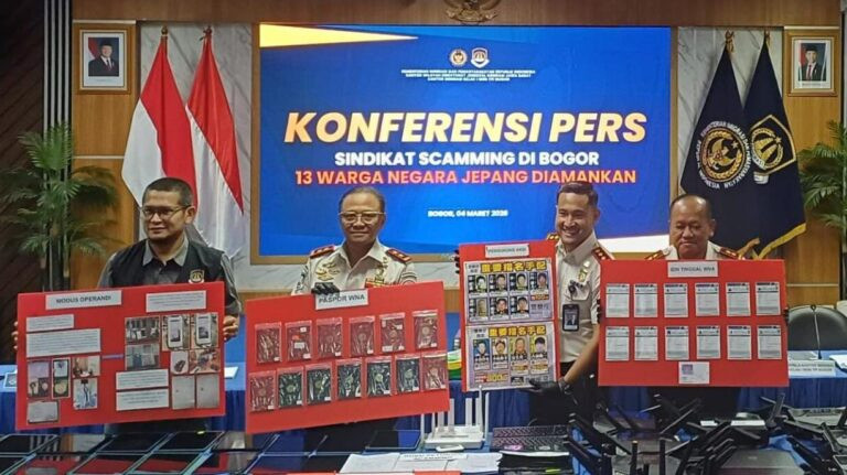 Markas Cyber Crime Jepang di Sentul Digerebek, Imigrasi Bogor Ringkus 13 WNA dan Sita Atribut Polisi Palsu