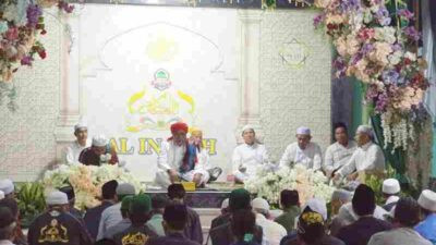 Gema Sholawat di Cimahpar: Ribuan Umat Tumpah Ruah di Haul ke-19 Majelis Al-Inayah, Serukan Persatuan Islam!