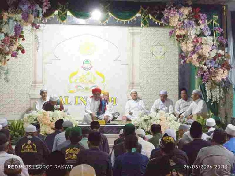 Gema Sholawat di Cimahpar: Ribuan Umat Tumpah Ruah di Haul ke-19 Majelis Al-Inayah, Serukan Persatuan Islam!