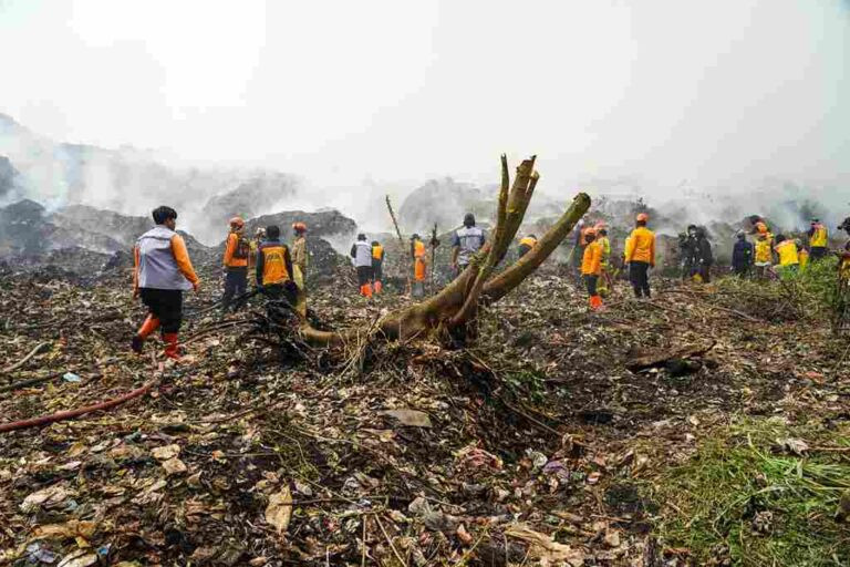 Imbas Kebakaran TPAS Galuga: Pengangkutan Sampah Kota Bogor Sempat Lumpuh, DLH Berjibaku dan Buka Suara!