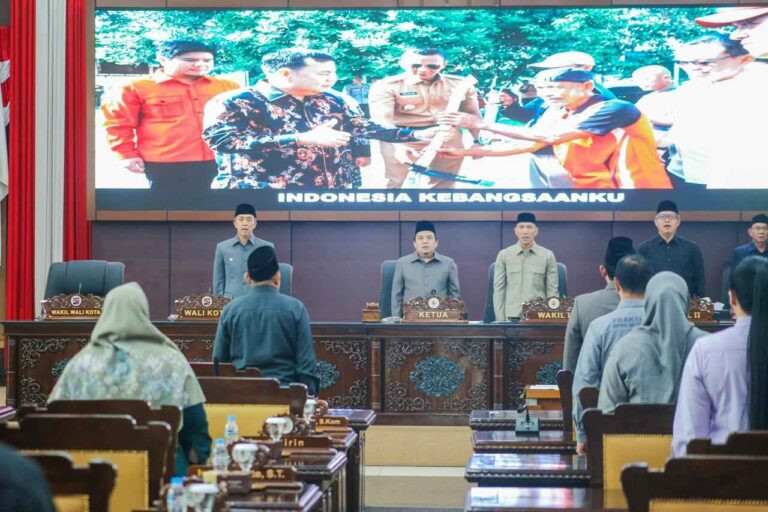 Atasi Kebakaran Sampah TPAS Galuga, Dedie Rachim Galang Personel Gabungan dan Salat Istisqa