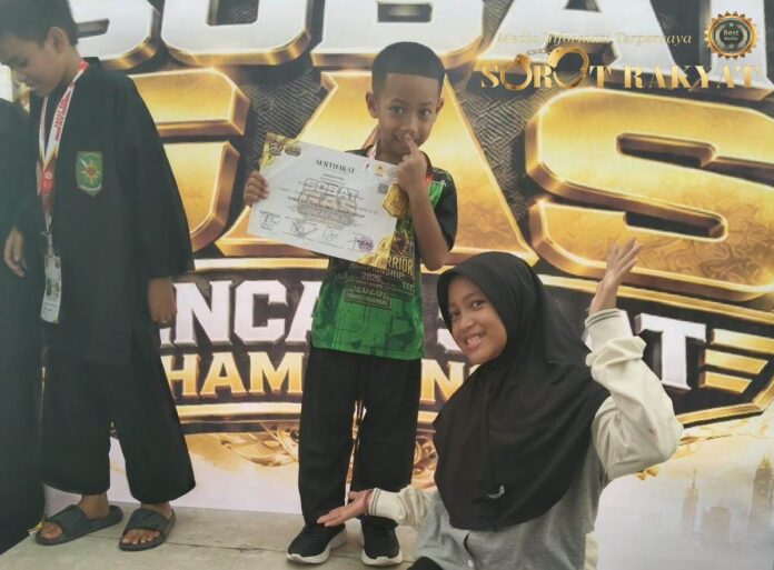 Raid Nadhif Lazuar atlet pencak silat cilik Kota Bogor memegang sertifikat juara 1 Sobat Gas Championship 2026.